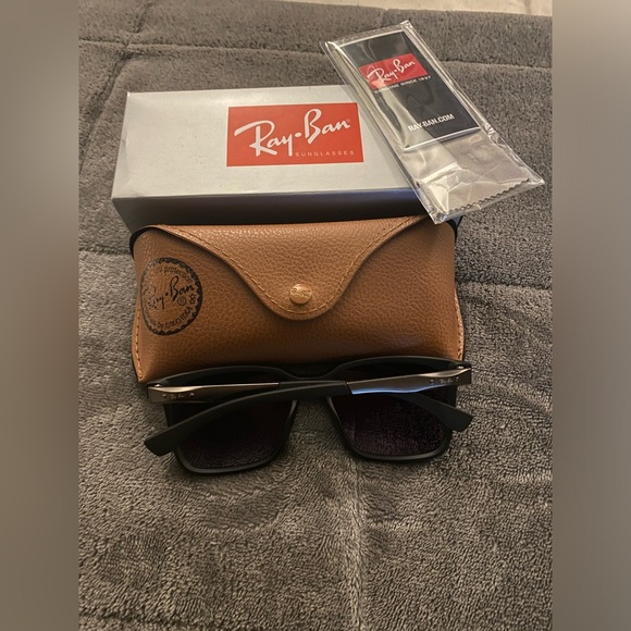 RayBan’s glasses - Picture 2 of 3